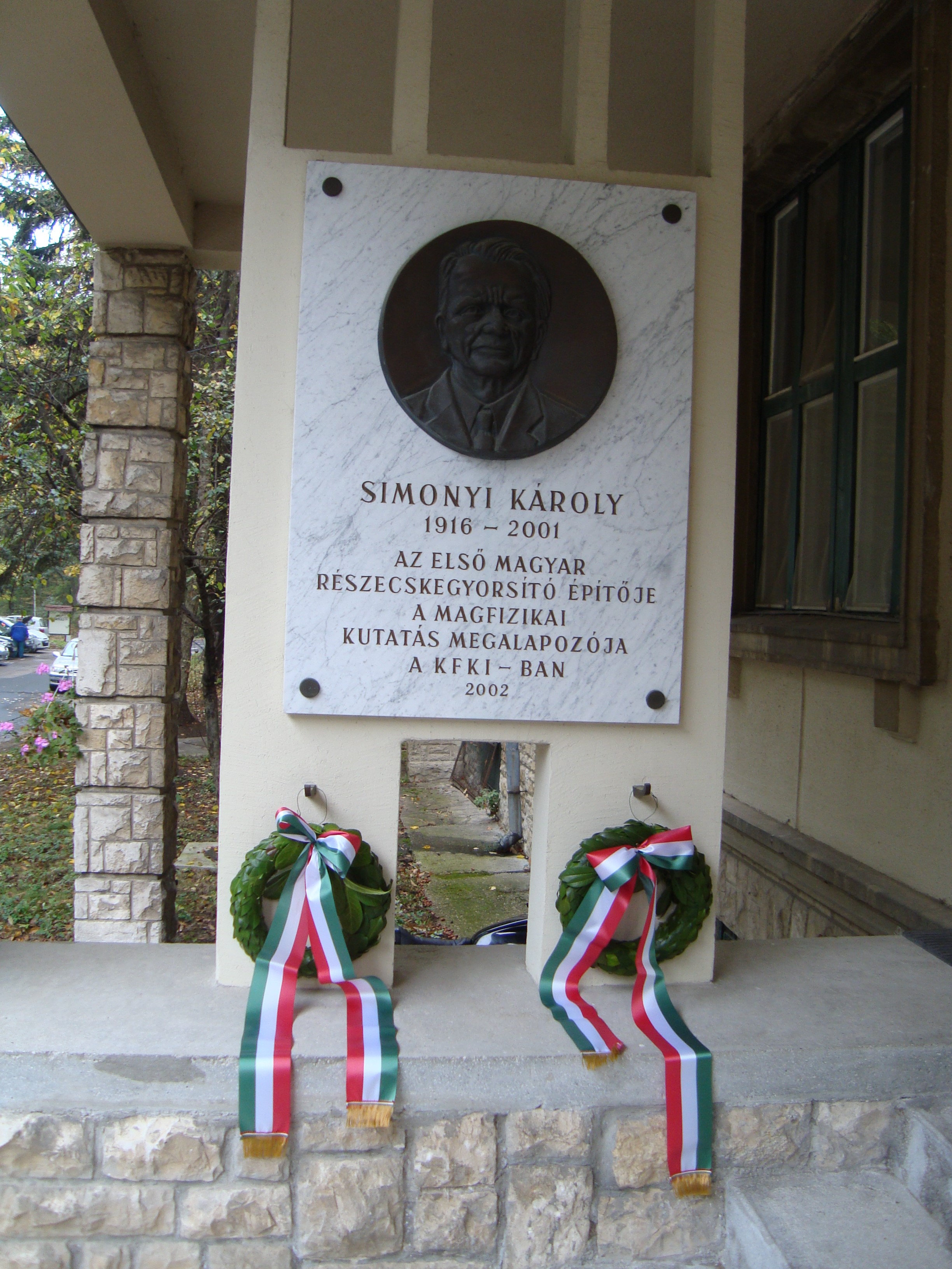 Simonyi emléktábla